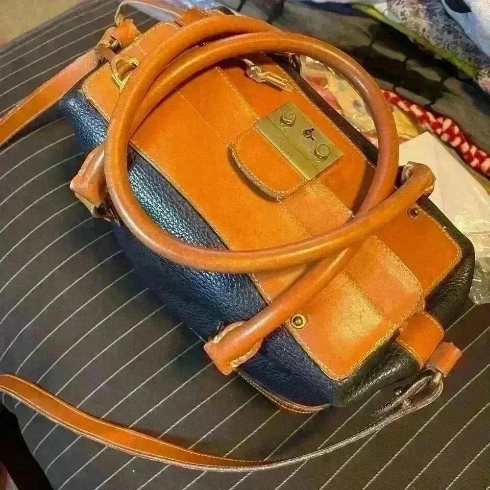 Dooney & Bourke Vintage Doctor Satchel - Picture 6 of 14